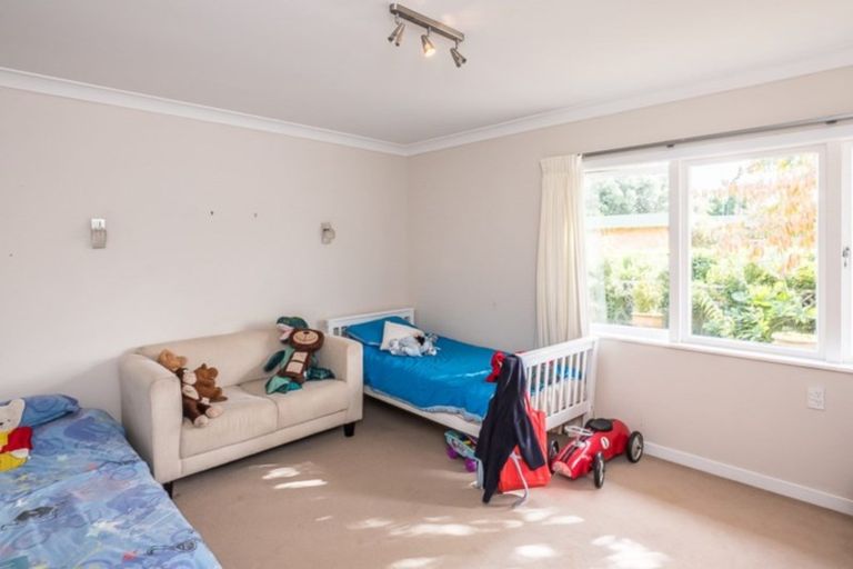 Photo of property in 12 Sunny Glen, Waikanae, 5036
