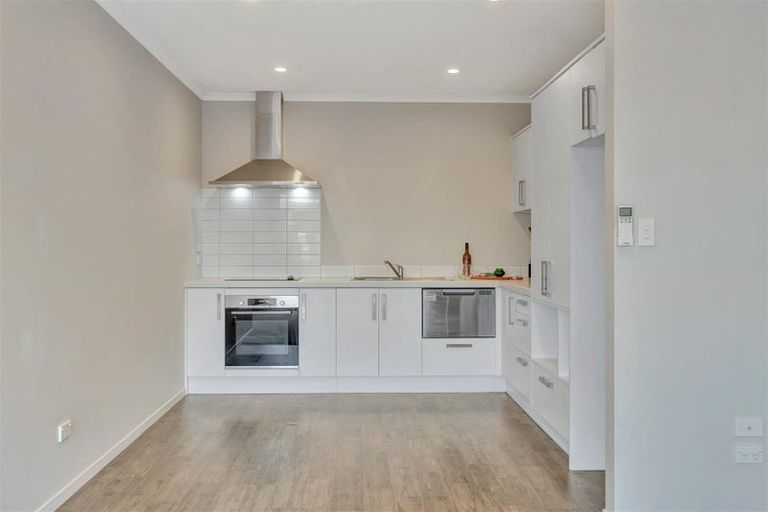 Photo of property in 2/10 Charlemont Street, Whitiora, Hamilton, 3200