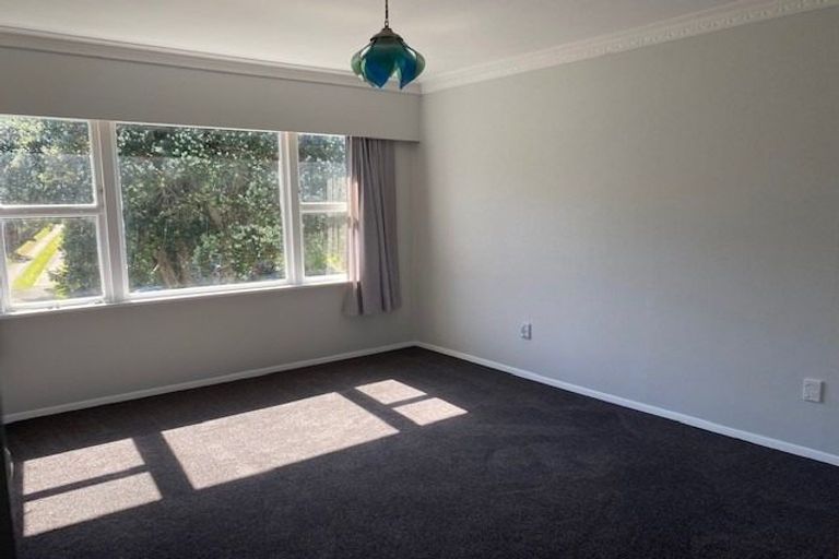 Photo of property in 21 Saint Edmund Crescent, Tawa, Wellington, 5028