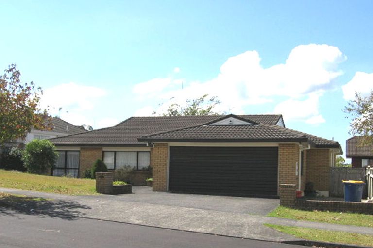 Photo of property in 68 Whiting Grove, West Harbour, Auckland, 0618