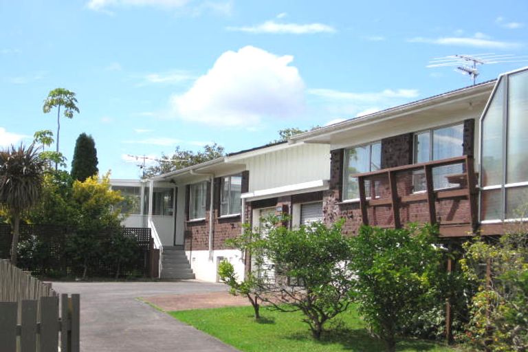 Photo of property in 1/5 Cezanne Place, New Lynn, Auckland, 0600