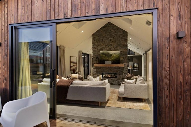 Photo of property in 28 Cunninghams Drive, Jacks Point, Queenstown, 9371