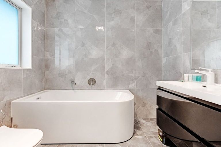 Photo of property in 20 Thomas Rielly Avenue, Hobsonville, Auckland, 0616