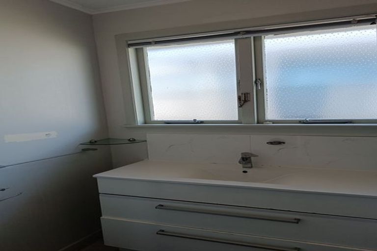 Photo of property in 168 Ennis Avenue, Pakuranga Heights, Auckland, 2010