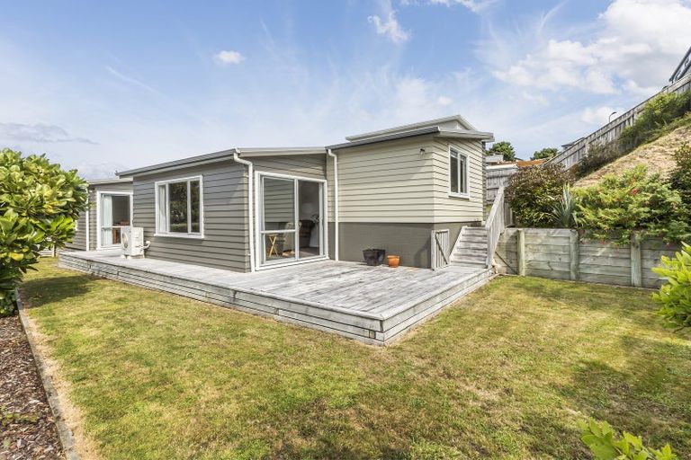 Photo of property in 3 Kaweka Close, Aotea, Porirua, 5024