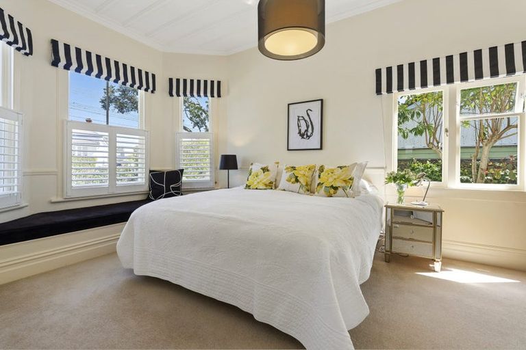 Photo of property in 46 Waterview Road, Stanley Point, Auckland, 0624