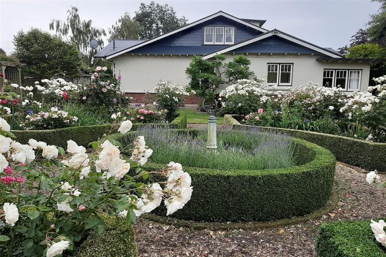 Photo of property in 17 Parsonage Road, Waimate, 7924