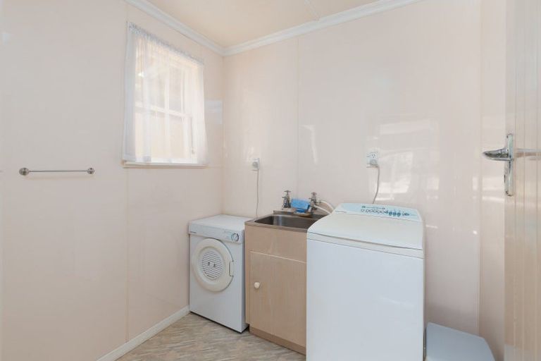 Photo of property in 17 Kairau Road West, Sentry Hill, New Plymouth, 4373