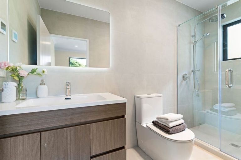 Photo of property in 13 Taipahitini Road, Rosehill, 2113