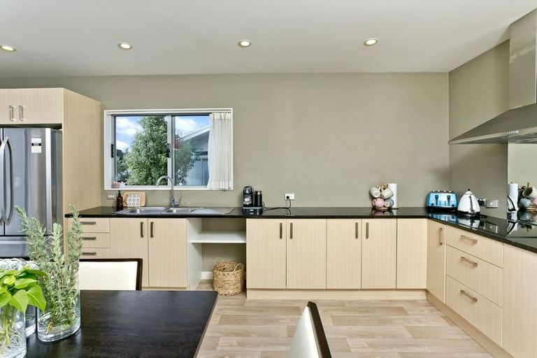 Photo of property in 10a Saffron Street, Birkdale, Auckland, 0626