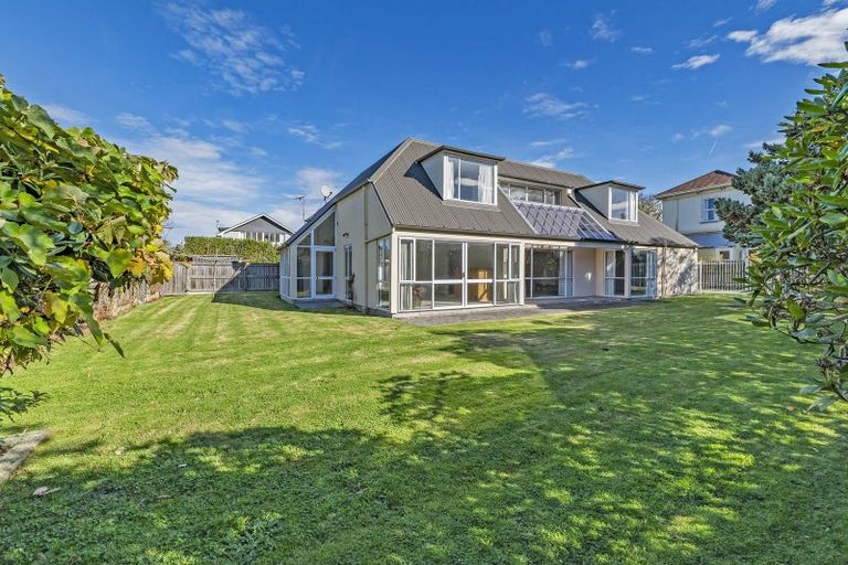 Photo of property in 12 Eversleigh Street, St Albans, Christchurch, 8014