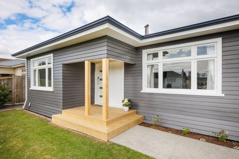 Photo of property in 12 Rata Street, Roslyn, Palmerston North, 4414