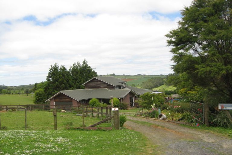 Photo of property in 61 Kanuka Road, Bombay, 2675