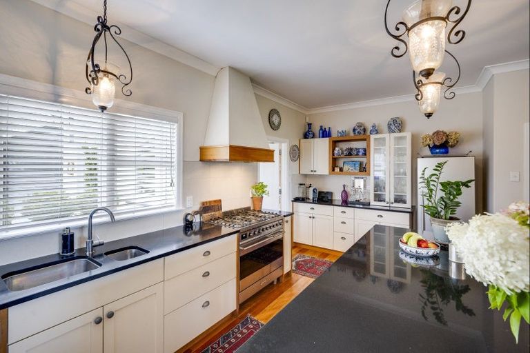 Photo of property in 20 Tauroa Road, Havelock North, 4130