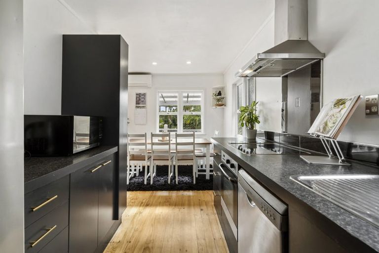 Photo of property in 19 Lanigan Street, Birkdale, Auckland, 0626