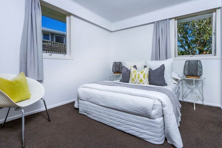 Photo of property in 1/4 Bond Crescent, Forrest Hill, Auckland, 0620