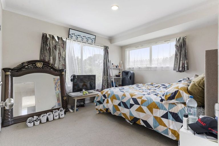 Photo of property in 12 Seresin Crescent, Flat Bush, Auckland, 2016