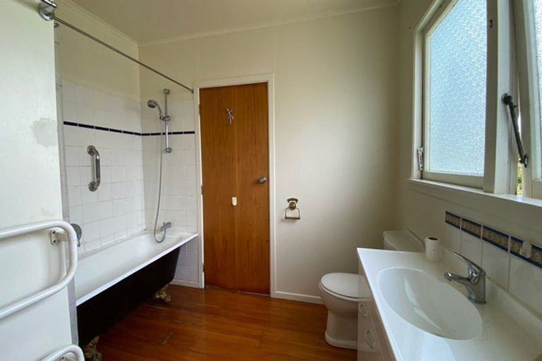 Photo of property in 184 Stapleford Crescent, Browns Bay, Auckland, 0630