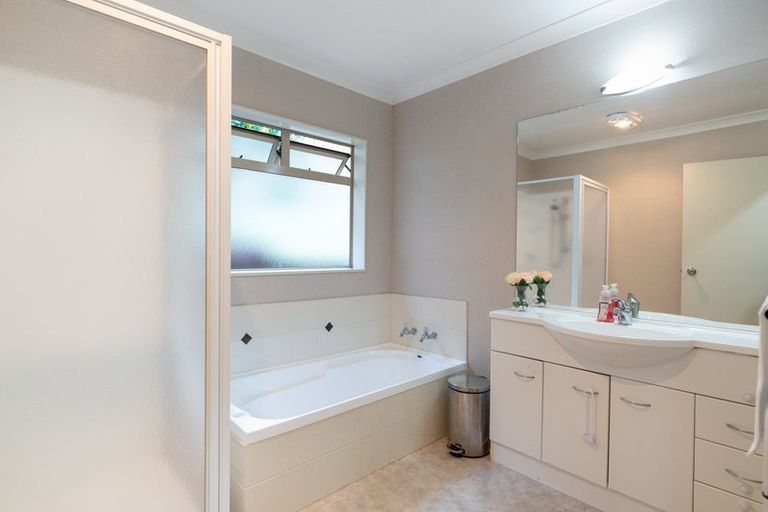 Photo of property in 12 Kanuka Place, Pyes Pa, Tauranga, 3112