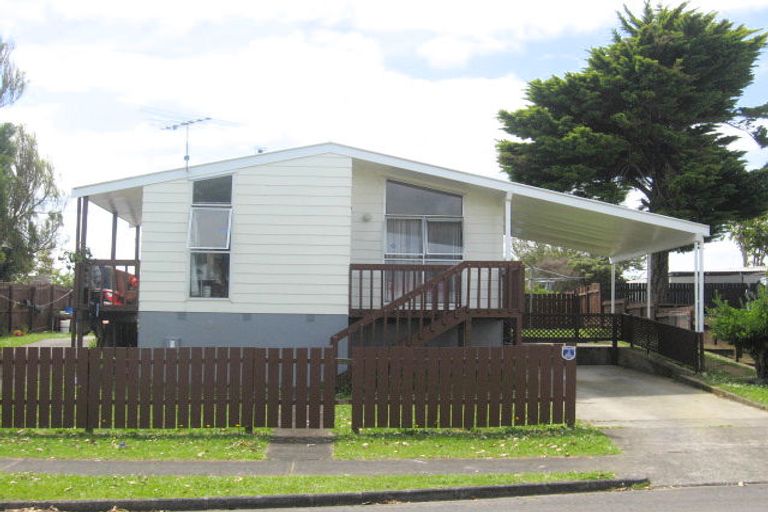 Photo of property in 10 Aden Place, Clendon Park, Auckland, 2103