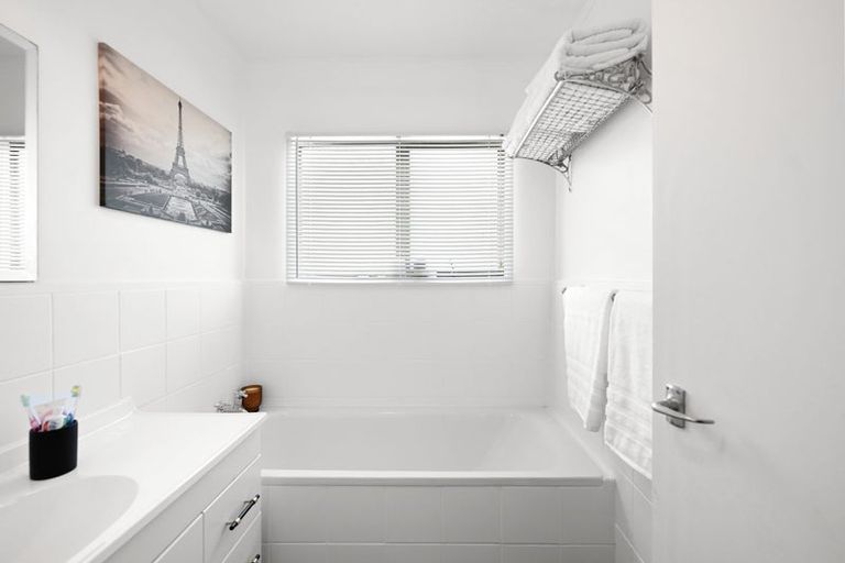 Photo of property in 72a Sandwich Road, St Andrews, Hamilton, 3200