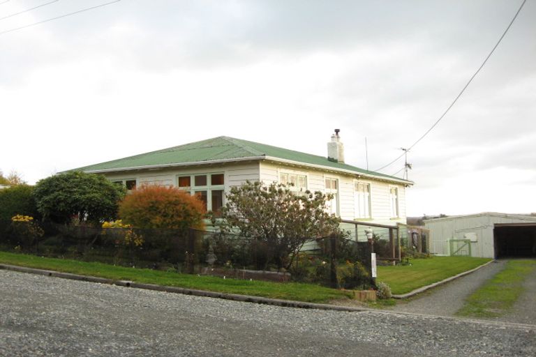 Photo of property in 11 Yuille Street, Kaitangata, 9210