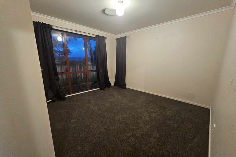 Photo of property in 37 Mcewen Crescent, Riverstone Terraces, Upper Hutt, 5018