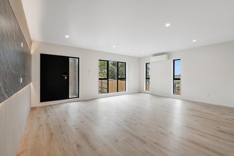 Photo of property in 34a Lorikeet Place, Unsworth Heights, Auckland, 0632