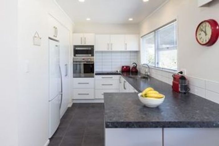 Photo of property in 4 Quibray Place, Botany Downs, Auckland, 2010