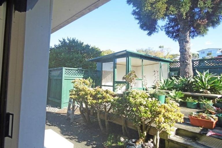 Photo of property in 2/6 Keldale Place, Forrest Hill, Auckland, 0620