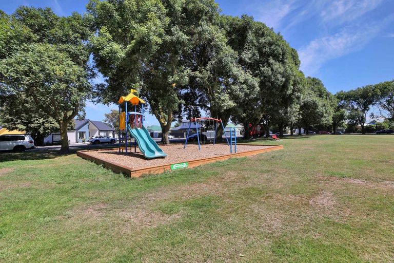Photo of property in 17 Mona Square, Ashburton, 7700