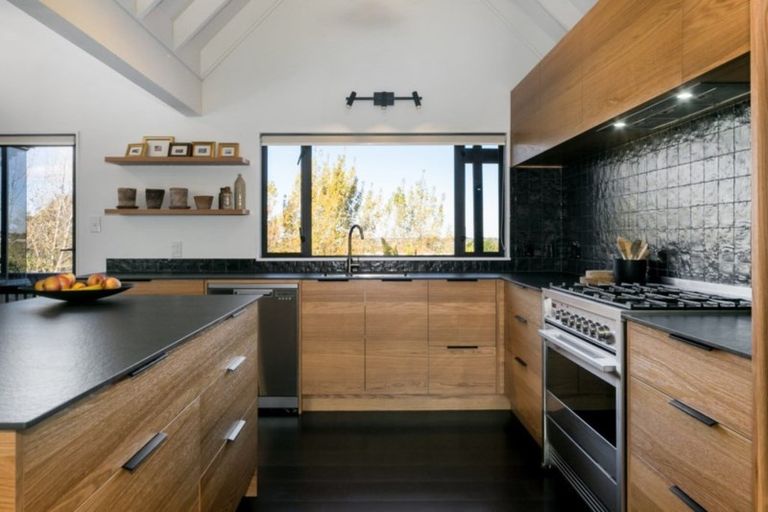 Photo of property in 158 Poraiti Road, Poraiti, Napier, 4182