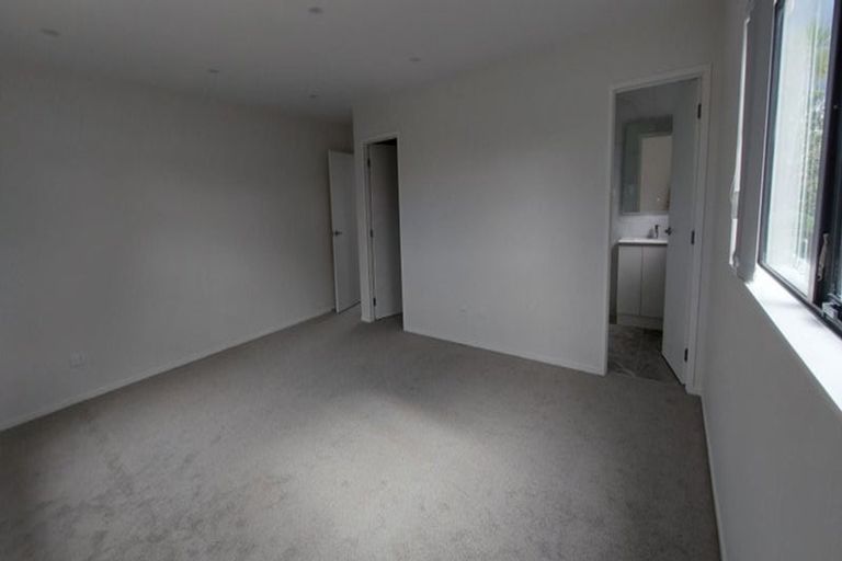 Photo of property in 708b Te Atatu Road, Te Atatu Peninsula, Auckland, 0610