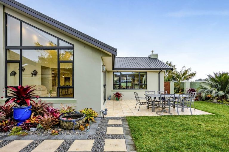 Photo of property in 19 Dolphin Parade, Bell Block, New Plymouth, 4312