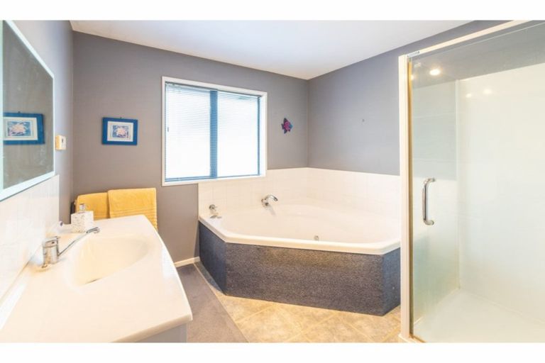 Photo of property in 16 Riegler Place, Belfast, Christchurch, 8051