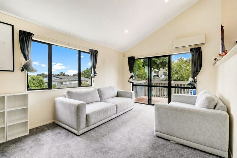 Photo of property in 2/28 Pahi Place, West Harbour, Auckland, 0618