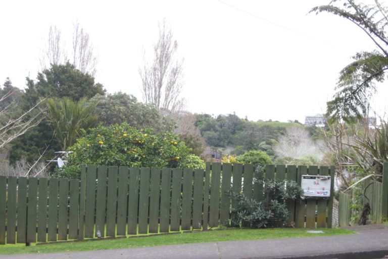 Photo of property in 8 Awanui Street, Merrilands, New Plymouth, 4312