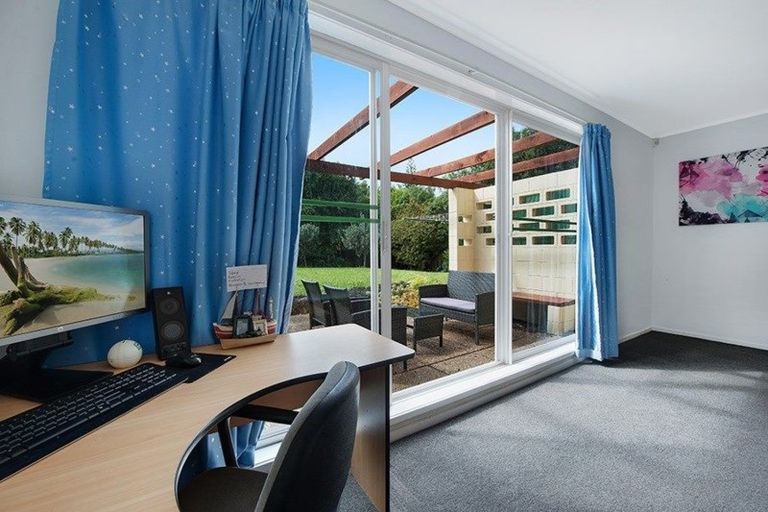 Photo of property in 4 Alton Terrace, Pakuranga Heights, Auckland, 2010