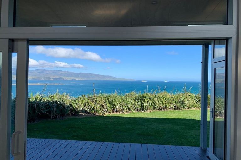 Photo of property in 15 Hungerford Road, Lyall Bay, Wellington, 6022