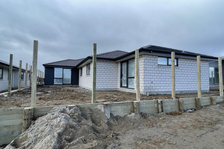 Photo of property in 39 Waruhia Crescent, Rototuna North, 3281