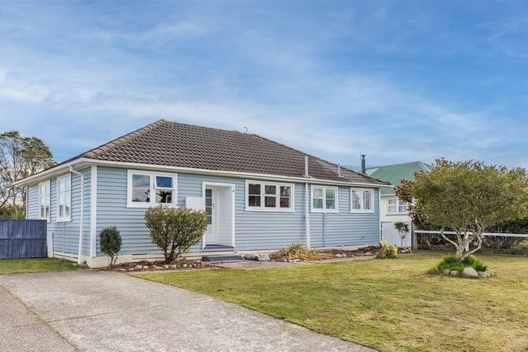 Photo of property in 4 Colvin Street, Westport, 7825