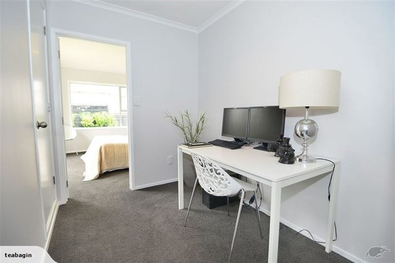 Photo of property in 28 Totaravale Drive, Totara Vale, Auckland, 0629