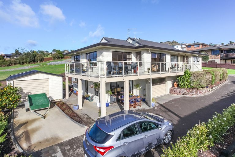 Photo of property in 6 Tremen Place, Pukekohe, 2120