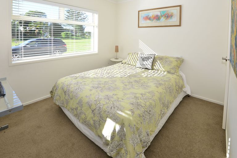 Photo of property in 23 Annalise Place, Orewa, 0931