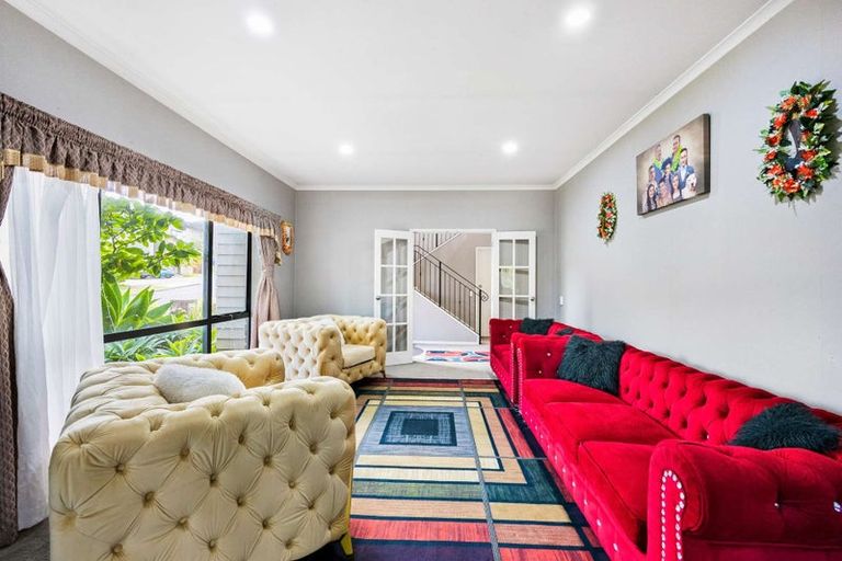 Photo of property in 1 Seresin Crescent, Flat Bush, Auckland, 2016
