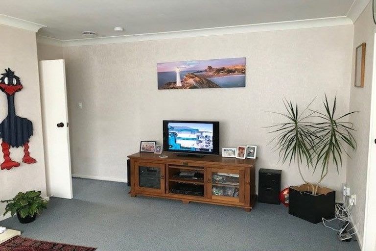 Photo of property in 14 Barton Grove, Naenae, Lower Hutt, 5011