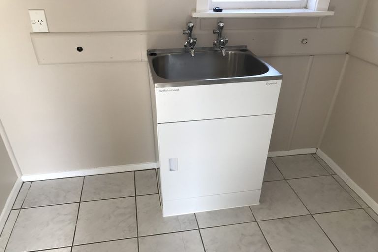 Photo of property in 88 Ruskin Road, Newlands, Wellington, 6037