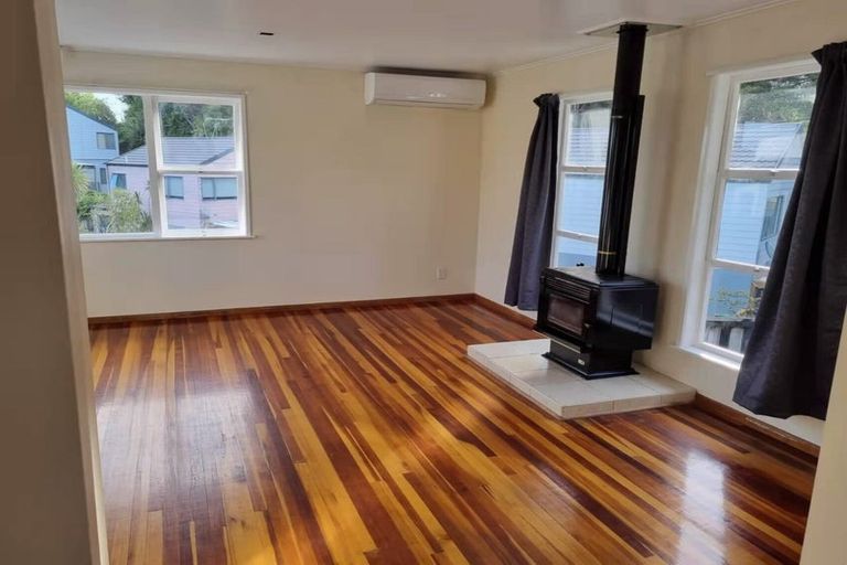 Photo of property in 13 View Road, Glenfield, Auckland, 0627