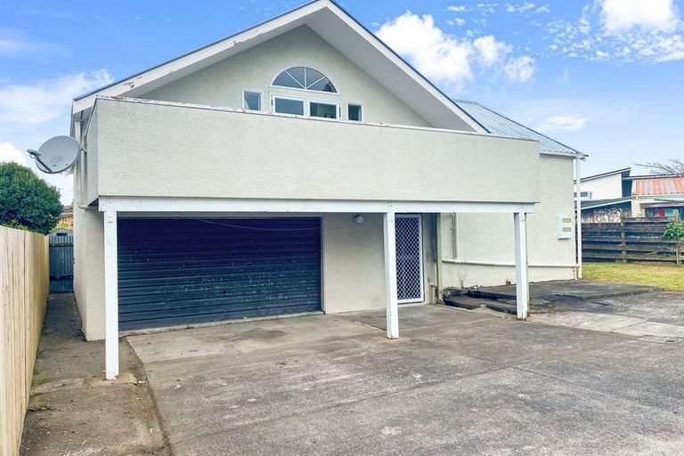 Photo of property in 61 Gloria Avenue, Te Atatu Peninsula, Auckland, 0610