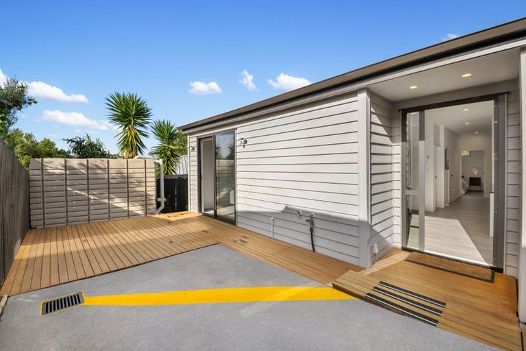 Photo of property in 14a Riserra Drive, Ranui, Auckland, 0612